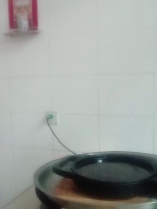 做饭时才想没馍了,于翠弄两个鸡蛋饼添合一下早餐,在跟着音乐放松一下心情。