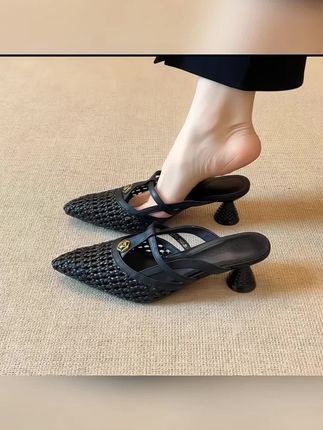 小众气质尖头山茶花包头凉鞋女2025夏季新款法式编织镂空外穿拖鞋#穿出高级感 #美鞋穿搭 #鞋子女款时尚鞋 #凉鞋拖鞋 #时尚凉鞋