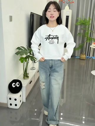 显瘦百搭的卫衣 特别适合早晚温差大穿#舒适穿搭 #日常通勤穿搭 #小个子穿搭 #抖音聊球大会