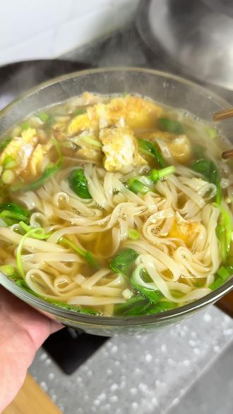 上班来不及吃早餐,花5分钟给自己安排一碗清汤面#在家做美食