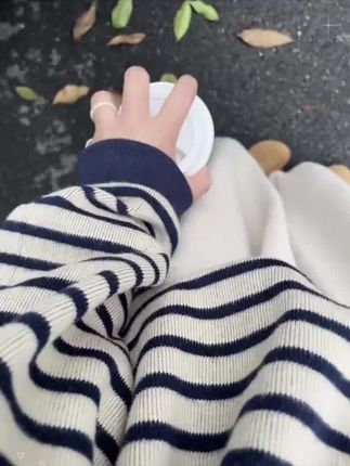 真的好喜欢穿卫衣啊~恨不得一周穿五天!!真的巨巨巨巨显白,微宽松版型遮肉显瘦#入秋的第一件外套 #早秋松弛感穿搭 #遮肉显瘦 #毫不费力的打开初秋穿搭