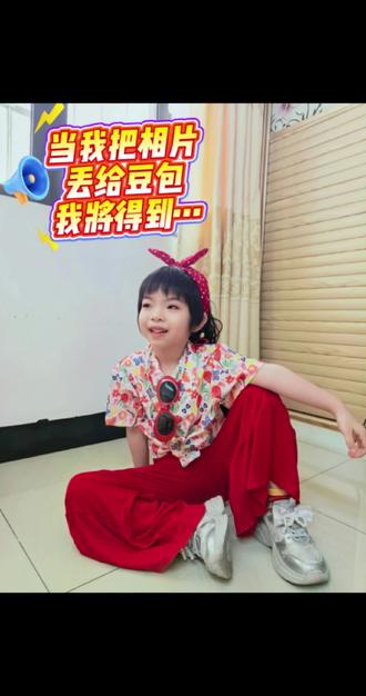 豆包ai更换背景制作教程来喽~😄不是影楼去不起😊,而是豆包更有性价比😎。0成本写真照,太好玩啦😁。#复古港风照 #0成本拍照 #豆包ai #8090港风表演 #复古港风穿搭