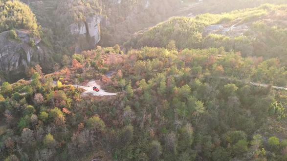野玩新昌,徒步越野自驾游。从东晋古刹大佛寺,到网红打卡点南岩寺,再到自驾天堂大石瀑,期间两顾县城到这座碳水王国找好吃的。新昌果然是野玩天堂!#自驾游 #新昌 #当Jeeper野挺有趣 @Jeep中国