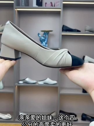 穿上这双羊皮高跟鞋,舒适一夏,还不怕退换麻烦! 姐妹们!这款鞋子真的太好穿了!!关键现在有运费险活动,喜欢就赶紧冲吧~#软底软面穿上超舒服#好穿又好搭#好穿不累脚#百搭鞋子#夏日穿搭小心机