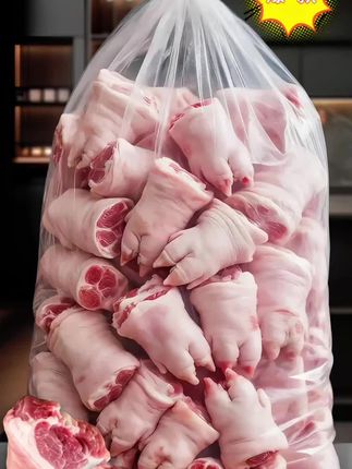 🐷新鲜猪小蹄膀,烹饪的超赞选择🐷 宝子们,今天来给大家分享一下新鲜猪小蹄膀🥰。 新鲜猪小蹄膀,肉质鲜嫩,色泽红润有光泽计。每一块的大小都很均匀,满满的都是胶原蛋白。 无论是红烧、炖汤还是卤制,都能烹饪出超级美味的佳肴😍。 买回家后,简单处理一下就能下锅,方便又省心。这种新鲜的食材,真的是厨房中的宝藏呀心💕。 #新鲜猪小蹄膀 #猪脚 #太香啦 #真材实料才能做出好味道 #猪脚圈