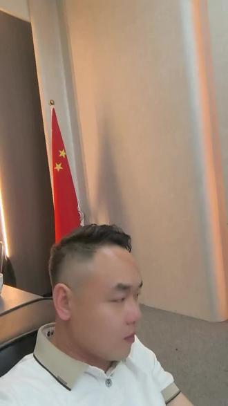 #男士发型要支棱起来 大起精神来。