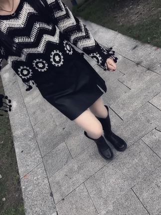 我可以穿高跟鞋,也可以穿平底鞋,我可以喝奶茶,也可以喝烈酒,我可以很强势,也可以很温柔,我可以女汉子,也可以小女人,凡事没有绝对,我的性格源于我是谁,我的态度取决于你是谁!#穿搭#民族风穿搭#休闲减龄#显瘦气质