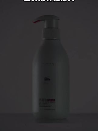 如果你的头发容易出油、有头皮屑,还很痒的话,那你就试试这个海瑟薇氨基酸洗发水,它里面含有丰富的氨基酸成分,可以很好的清洁我们的头皮,而且它的泡沫非常细腻,用起来温和还不伤头皮,洗完之后头发特别的清爽蓬松,味道也很好闻,喜欢的朋友赶紧下单购买吧!