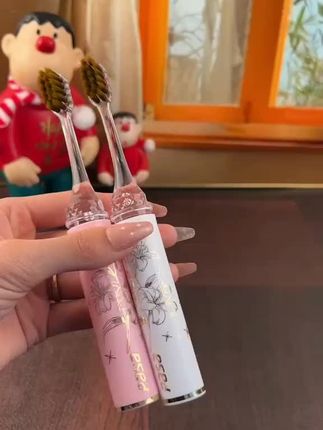 旅行装便携情侣成人软毛护龈洁齿牙刷口红式礼盒装旅行可用喜力舒分体式旅行装便携男女情侣成人软毛护龈洁齿牙刷 过年出行住酒店你就带上这个牙刷,刷毛软硬适中,清洁效果很好,小巧便携,收纳也很方便#软毛牙刷 #情侣折叠牙刷#牙刷#超便宜超划算#好物推荐🔥