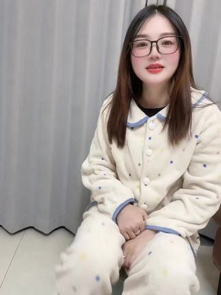 下雨天都可穿,轻便又舒服,随便穿,闭眼入的拖鞋,秋冬天外穿真的太爽了#156小个子穿搭 #拖鞋 #秋冬拖鞋 #勃肯棉拖