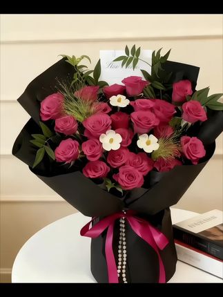 #花艺师日常 #花束推荐 #鲜花店 #每日分享 #上热搜 保持热爱,一直走在充满鲜花的道路上!