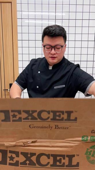 美国9400厂极佳级胸腹肉(肥牛) 这款美肥版型很规整,肥瘦均匀,整包4kg左右,烤肉店可以用来切薄片煎烤,火锅店刨卷做涮烫,中餐也可以用来做酸汤肥牛等,很常用的一个部位,必备款,这款性价比非常可以!
#美国牛肉 #美国prime #肥牛 #胸腹肉 #成都牛肉供应