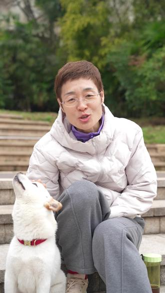 爷爷?滑狗?? #爷爷 #刘晓艳 #梗 #人与狗 #学丞