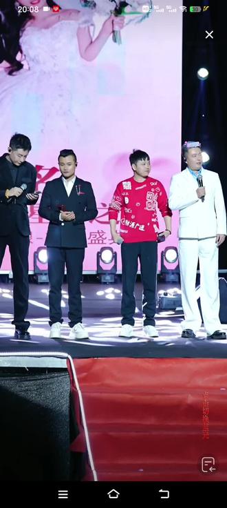 新郎携伴郎团入场,627祝孔德攀灰灰新婚快乐!幸福久久!@孔德攀3月23号24号婚礼活动 @灰姑娘宝妈22.23号结婚 #新婚快乐百年好合 #走进去就出不来的直播间 #直播录屏分享 #婚礼现场