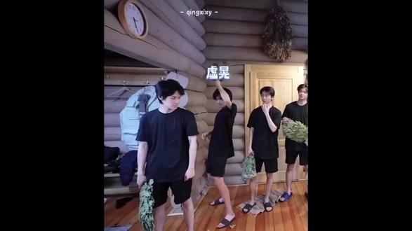 你快点告诉我你喜不喜欢我!
#轩源 #源轩 #宋亚轩张真源