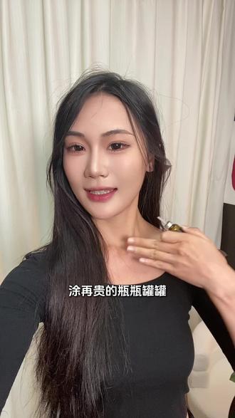 💝办公室拼单王 礼袋免费太加分 在工位喝了一次,周围好几个同事要链接黄芪阿胶饮,配料表干净到能念出来纯化水、熟地黄、阿胶6%、黄芪5%、赤藓糖醇、黄精、大枣、枸杞、罗汉果甜苷每瓶20ml里面阿胶1500mg,诚意满满一盒10小瓶,买3盒送一个高级礼袋给家人、给朋友带一盒都很有面保质期24个月,日期新鲜,不用着急喝心意不用等过节,平时分享就是满分🎀#好物推荐🔥 #养生 #滋补养生 #养生茶 #送妈妈的礼物