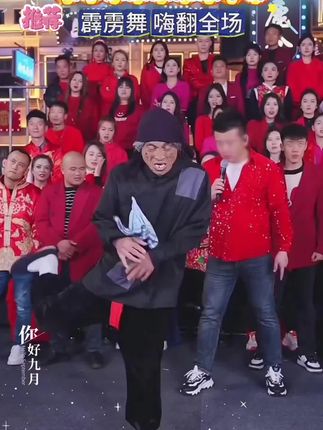 ❤️🔥山东疯婆婆来挑战木森大舞台,霹雳舞,机械舞带动全场,果然世界是属于老一辈的,老年正是出来闯荡的好时机#气垫 #木森 #木森大舞台 #嗨翻全场 #木森大舞台有才你就来