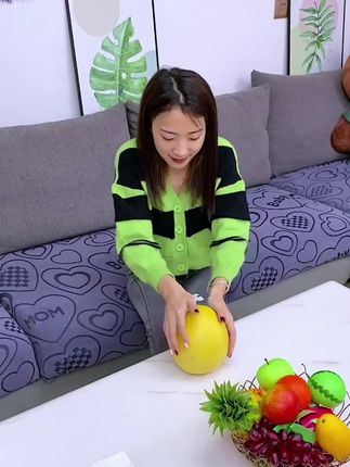又到了吃柚子的季节啦~#开柚器 #柚子剥皮器 #柚子剥皮技巧 #新奇特创意