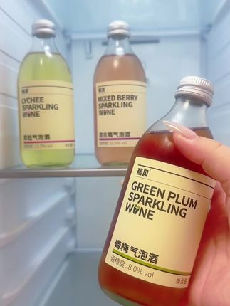 蕉贝气泡果酒真的绝,青梅微酸带感,荔枝香到爆炸,混合莓甜滋滋的~#蕉贝气泡酒 #小酌一杯 #开心一天是一天🤓好好爱自已❤❤