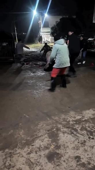 熟食猪 #小武肉铺#甄选优品 为了让大家过年吃上好猪肉,苦点累点也值得