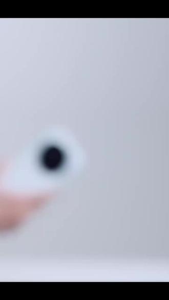 拍照废片?荣耀500 Pro张张封神
家人们!是不是看腻了手机背后千篇一律的奥利奥,方块头啦?
荣耀500Pro真的不一样!我手上的月光银,整个一个雅字拿捏住了!横向的水晶岛Deco模组,在光下bling bling的,高级感瞬间拉满!一体冷雕工艺摸着超温润,跟背板过渡丝滑得不像话。
它简直是废片拯救大师!2亿像素让你怎么裁都清晰,即使 live图有路人乱入也能一键消除,如果你觉得背景太杂乱?它的前后置live虚化,让你秒变C位主角!还有那个破框live特效,发朋友圈绝对是卡颜局自救神器!
骁龙8至尊芯+8000mAh大电池,早八人重度用一天都妥妥的,还能给果子反向充电,双持党狂喜!这颜值这
拍照,还有啥理由不冲?#荣耀500#杭州荣耀