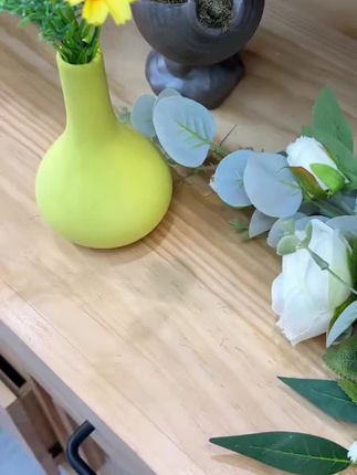 【厨房抹布痛点+低价吸引】抓藏污纳垢痛点,九块九十张解决常换需求 "厨房里的抹布藏污纳垢比垃圾桶还脏,脏了就得扔!今天九块九到手十张吸水不吸油抹布,常换不心疼,刷新领券立享优惠!" 【十张超值装+价格对比】超市五张29-39,直播间十张九块九 "超市五张抹布卖29-39,东哥直播间拍1发10条,九块九包邮,数量翻倍价格更低,吸水不吸油,囤货必备!" 【限量紧迫感促转化】仅限百单最后五单,手慢无 "仅限一百单,现已最后五单!九块九到手十张抹布,比超市便宜一半还多,拍完直接下车,抓紧入手!" 【主播口碑建立信心】不靠带货赚钱,重口碑保放心 "东哥有自己产业,不靠带货赚钱,靠口碑生存