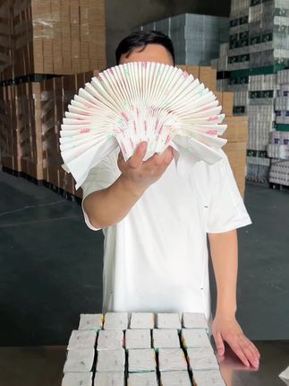 百岑这款玫瑰抽纸也太高级好用了!每抽都有玫瑰印花图案还是五层加厚的,纸张柔软亲肤不含荧光剂,赶紧囤一箱用用吧#抽纸