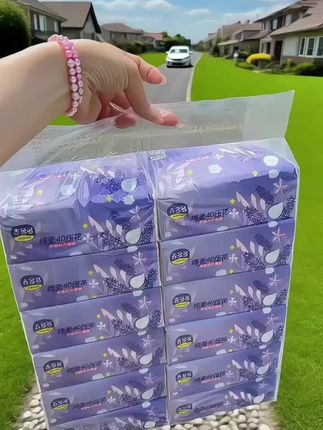 哇塞!9.99 到手12大包,这抽纸赚翻了   家人们,吉多多这款抽纸简直是捡到宝!只要9.99,就能抱回整整12大包,性价比逆天啦。   它是加厚设计,摸起来手感超厚实,完全不是那种薄薄一层的廉价货。压花工艺精致,不仅好看,还增加了摩擦力,清洁更给力。材质亲肤,敏感肌用着也毫无负担。   最牛的是干湿两用,干的时候擦汗、擦手,柔软舒适;打湿后能当湿巾用,擦桌子、擦污渍都不在话下。无论是客厅、卧室还是厨房,它都能大显身手。   这么实惠又好用的抽纸,错过可就亏大了。赶紧囤起来,全家人一起用都超够,尽情享受这低价高品质的快乐 !   #吉多多抽纸 #家用抽纸推荐 #干湿两用 #高性价比好物