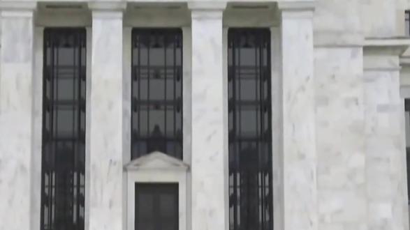 鲍威尔叫停降息,腹背受敌,美联储内部分裂曝光#财经 #鲍威尔叫停降