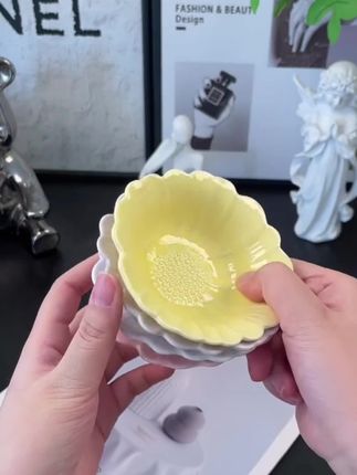 花朵陶瓷小碟 超精致啊!!奶呼呼的!拿来装点小料小吃啥的太合适#碟子#平价好物 #蘸酱碟 #味碟#花朵陶瓷小碟