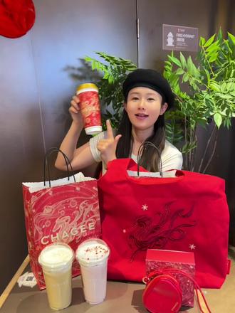 #天马驰骋骐骥乘风 #霸王茶姬陕西#霸王茶姬新年限定#霸王茶姬大红袍系列 #霸王茶姬新品 一杯有好彩头的茶🍃一份有设计感的礼|就是这个节日里很用心的相伴