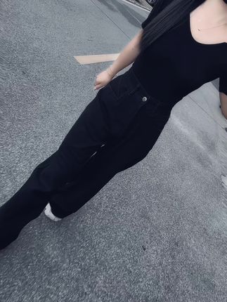 心要是有嘴一半狠,也不至于活的这么累。没有很生气,只是很失望,就那么一瞬间,心一下子就空了,不想再去质问什么,态度足以说明一场,情绪卡在喉咙里吐不出来咽下去....#今日穿搭 #秋季穿搭#韩系穿搭