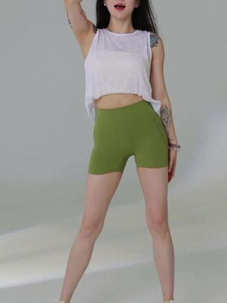 #运动穿搭 #瑜伽服搭配 #健身穿搭 #背心穿搭 #秀出好身材
