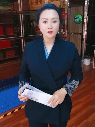 你改变不了环境,但可以改变自己;你改变不了事实,但可以改变态度;你改变不了过去,但可以改变现在;不能预知明天,但可以把握今天。平平淡淡才是真生活,花自飘零水自流,世间事本来就无十全十美之事,何苦庸人自扰呢?不管怎样,输什么也不能再输了心情。