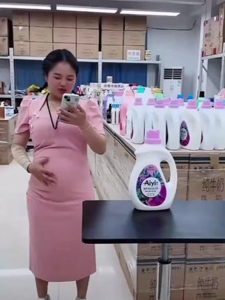 爱衣植萃香氛洗衣液,六大瓶共24斤现在只要69.9元。柔顺除螨持久留香,生活中的各种污渍轻松去除,由法国大师亲手调制香型味,易漂易清易过水,不伤手不伤衣物。#洗衣液#污渍轻松去除 #持久留香#香氛洗衣液#信宜小乐乐