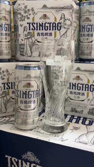青岛啤酒五厂白啤 青岛五厂330ml经典白啤来了
蓝白经典罐装,原厂地道精酿
花果香浓郁,泡沫细腻绵密
口感清爽顺滑,男女都能喝
现在下单直接送精酿白啤杯
库存不多,喜欢直接闭眼冲!
#啤酒 #白啤 #青岛啤酒 #青岛 #官方正品
