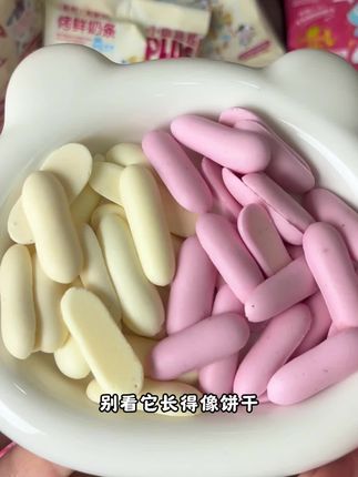 生啃奶粉一样的口感,像饼干又像牛奶!小鹿蓝蓝太会拿捏小朋友了, 一口下去奶香酥脆,太太太好吃了,既能哄娃又有营养#宝宝爱吃 #烤奶皮 #宝宝零食#小鹿蓝蓝