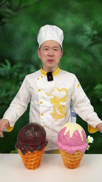 霸王茶姬 gelato冰淇淋 霸王茶姬开始卖gelato冰淇淋啦!
他们把伯牙绝弦口味做成了意式gelato冰淇淋,我说最近我们家的茉莉雪芽怎么卖的这么快呢?!
因为我们家的茉莉雪芽味道就是对标霸王的伯牙绝弦!
不止是霸王,还有甜啦啦上了粉红芭乐、茶百道上了香草抹茶,益禾堂上薄荷巧乐冰。
2026年,这些茶饮品牌都把增长的第二曲线瞄准了冰淇淋,看来冰淇淋的客户群体还是大呀。
但是大多数茶饮品牌都忘记了一点,那就是机打软冰即使你做出花来,它还是软冰。
与意式gelato硬冰的口感和味道相差太悬殊!所以基本、很难、根本做不出爆款。
只有上真正低空气、高密度的意式gelato冰淇淋才能真正的做出差异化!
所以这也给了很多夫妻店、单店的市场机会,就用好吃的意式gelato冰淇淋出品。
像茉莉雪芽、泰式奶茶、薄荷巧克力,这几个口味都是与茶饮搭配的热卖爆品!
我们就是做gelato冰淇淋成品供货的,有需要可以找我!#成品gelato供应商 #gelato冰淇淋工厂 #自制水果冰淇淋 #意大利冰淇淋 #意大利gelato