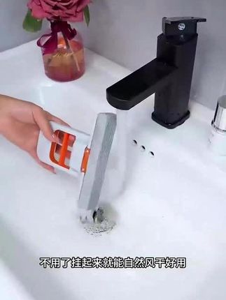 这个能代替抹布的迷你小拖把,小巧灵活用起来真的很方便,用它清理卫生不仅手不用沾水还不脏手。#迷你小拖把#免洗手拖把#清洁神器#懒人神器#拖把