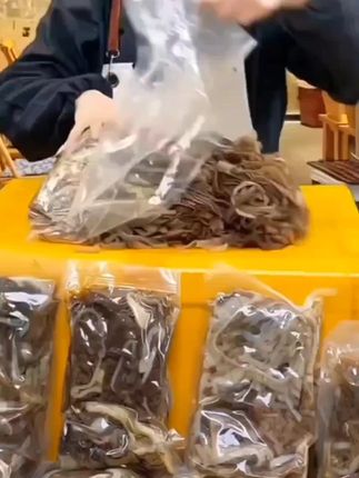 毛肚底板丝,抢疯了抢疯了!#买三斤送两斤新鲜毛肚底板丝活动来啦!超便宜超划算!趁有货赶紧抢几单!抢到就是赚到!#毛肚#毛肚火锅#毛肚的正确吃法#新鲜食材让您吃得放心,快来一起馋个鲜