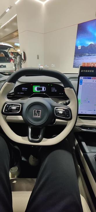 #极氪 #极氪001 #极氪001一卷到底
极氪智能智驾小蓝灯如何开启
极氪智驾小蓝灯如何使用,今天一个视频教会你!
年底购车福利加倍 私信获得报价单!