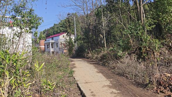 200年历史!清朝就有的镇妖塔? 正月里,闲来无事,去探索一下万年县青云塔,位置就在老县城——城关(青云镇)里面,以为荒废了,没想到竟然路上还发生了灵异事件,并且塔下居然还有这种景象。#探索世界 #万年县 #青云镇 #古塔 #搞笑