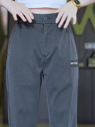 这条裤子真的太舒服了,它是夏季薄款的男士休闲裤,宽松直筒的设计非常简约,而且特别垂顺透气,时尚又百搭,怎么穿搭都不会出错。我已经买了好几条了,换着穿简直不要太爽!喜欢的朋友赶紧点击下方链接下单吧!#夏季穿搭 #休闲裤 #显高显瘦 #简约大气 #品质男装