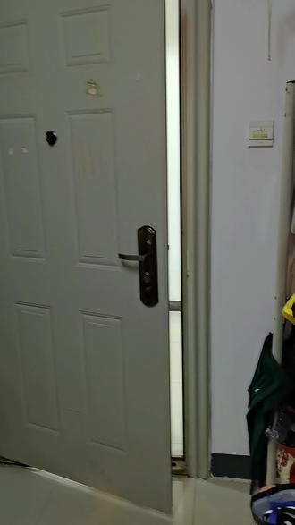 杨大牛宿舍翻拍 #杨大牛 #吃汤饭 #大学宿舍 #翻拍
最近寝室迷上抖音博主杨大牛,于是翻拍,剪视频剪了一小时
道具都是专业的,头巾,花棉鞋,拐杖,白衬衫加腰带应有尽有
几个疯子在寝室笑稀了