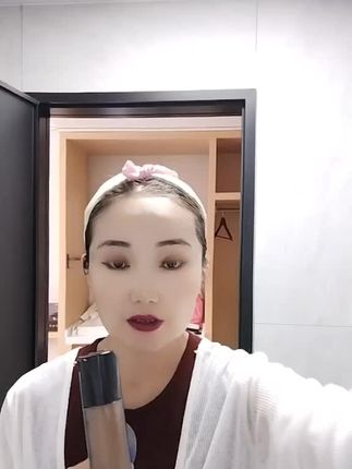 #我觉得这粉底特别好用,保湿,遮盖,提亮,挡住斑,用起来就全部搞定啦😀