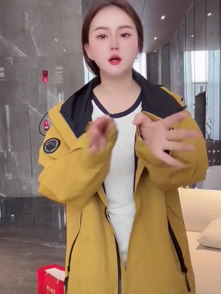 二宝同款冲锋衣,男女同款夹克2025秋季新款时尚户外休闲夹克外套#贵阳二小姐🐮 #视频同款 #冲锋衣男女同款 #冲锋衣 #防风防水冲锋衣