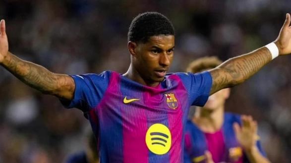 世体:拉什福德表现获巴萨内部认可,巴萨倾向于明夏完成买断。据《世界体育报》报道,拉什福德用持续稳定的表现,提升了自己下赛季继续留在巴塞罗那的可能性。自夏天以租借身份加盟以来,这名英格兰前锋逐渐赢得俱乐部内部的高度评价,巴萨体育部门目前更倾向于在明年夏天执行其买断条款。#拉什福德 #实况足球手游 #实况足球online #易球成名计划