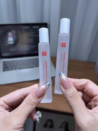 嘴巴一到秋冬就爱干裂起皮,唇纹还深的,一定要试试这款#唇部精华油#唇部保养 #女人必备 #好物推荐🔥 #润唇油