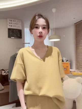 套装真的是在哪都实用 宽松大版四件套#穿出高级感 #我的ootd穿搭 #artme瓜瓜的姐感穿搭 #慵懒风穿搭