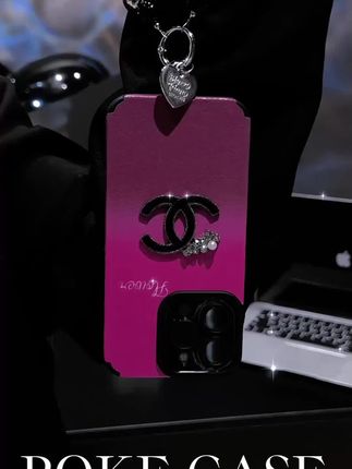 宝子们,新款渐变粉双C皮纹手机壳,高级渐变配色搭配经典双C标,黑珠挂链,日常超搭 高级感满满~#仙女必备 #好物推荐